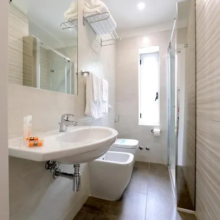 Simi Lan Hotel 3*